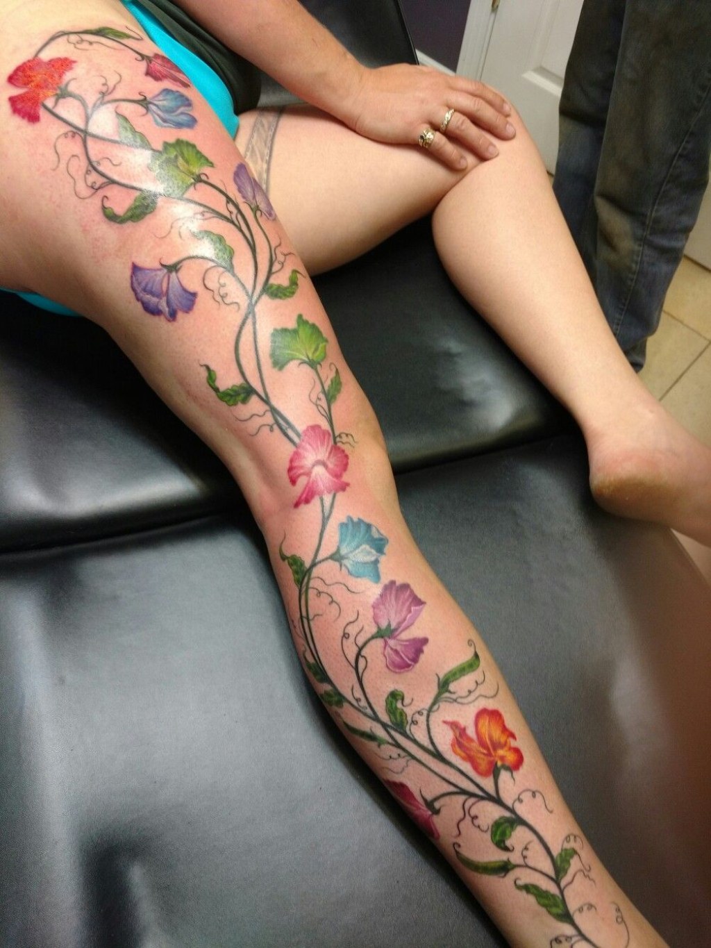 Picture of: Sweet peas tattoo-I like the vining & pea pods!  Flower leg